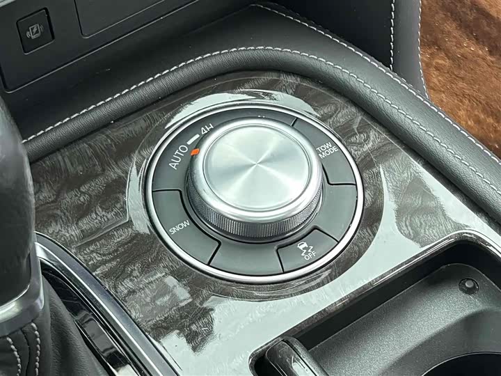 Фото 16 - Nissan Armada