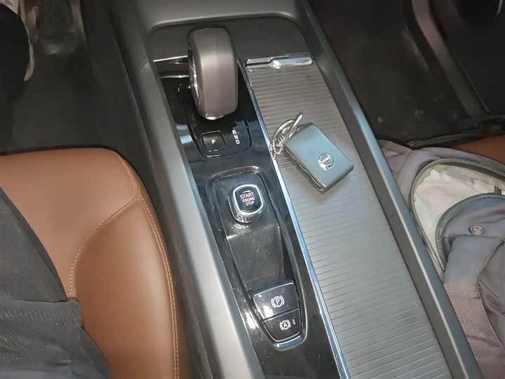 Фото 14 - Volvo XC60