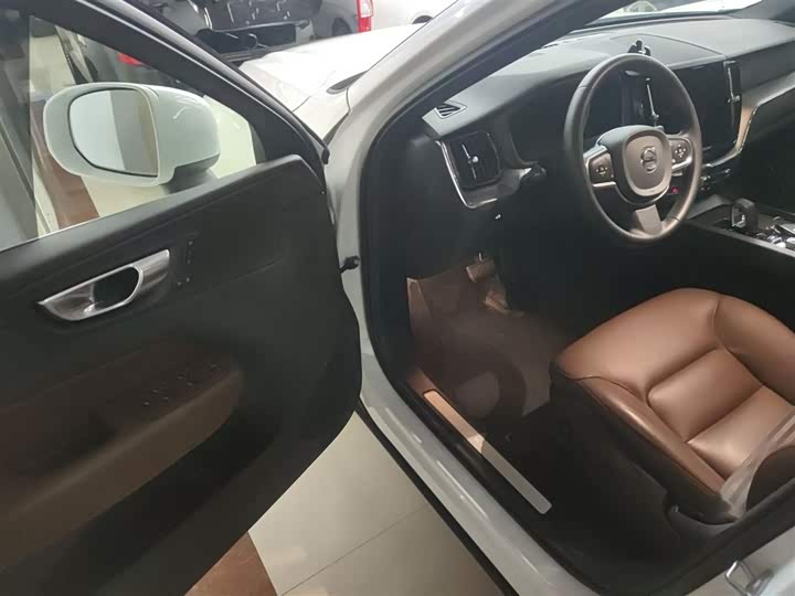 Фото 16 - Volvo XC60