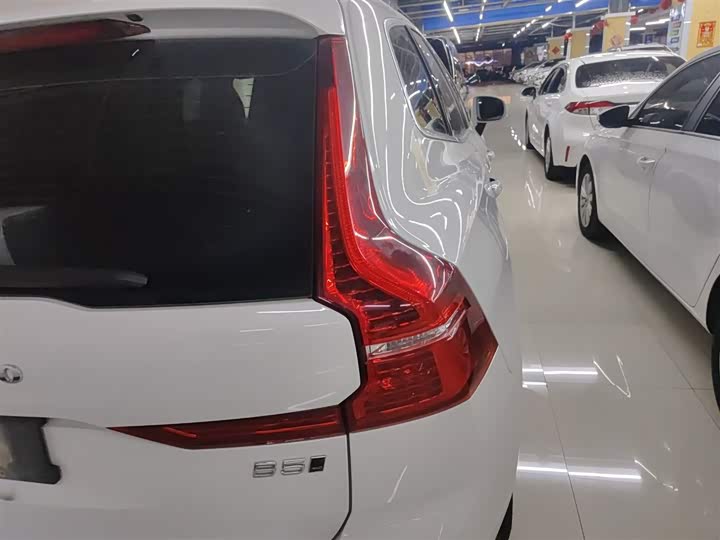 Фото 8 - Volvo XC60