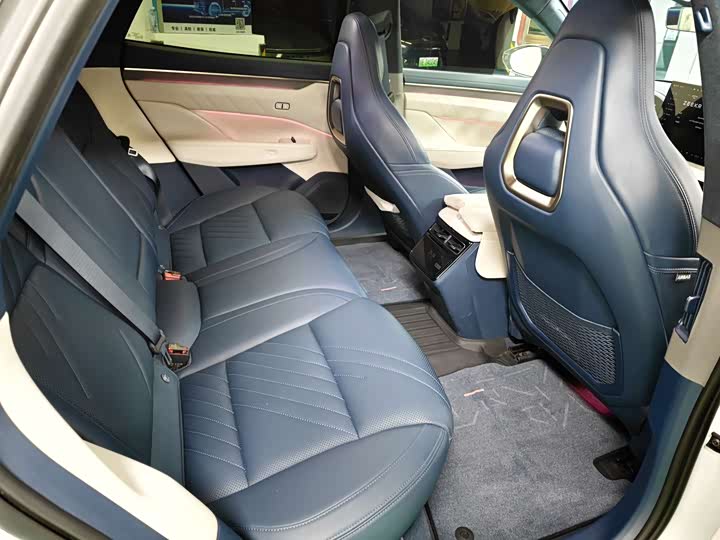 Фото 15 - Zeekr 001