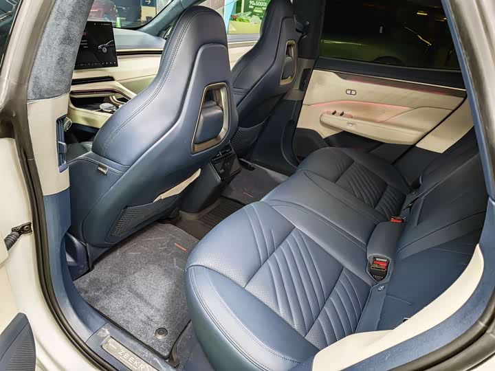 Фото 16 - Zeekr 001