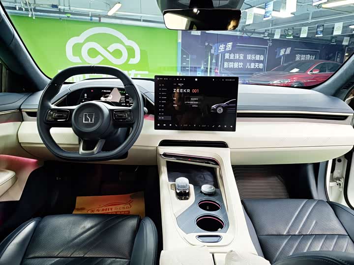 Фото 17 - Zeekr 001