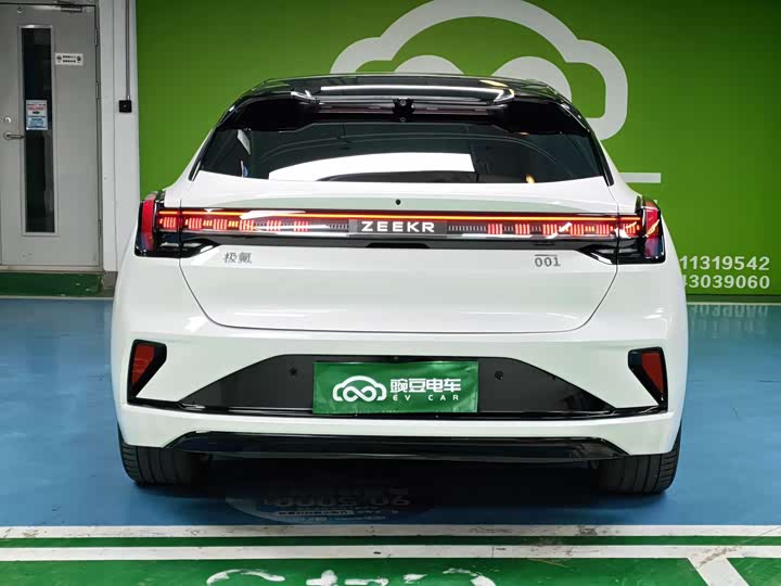 Фото 20 - Zeekr 001
