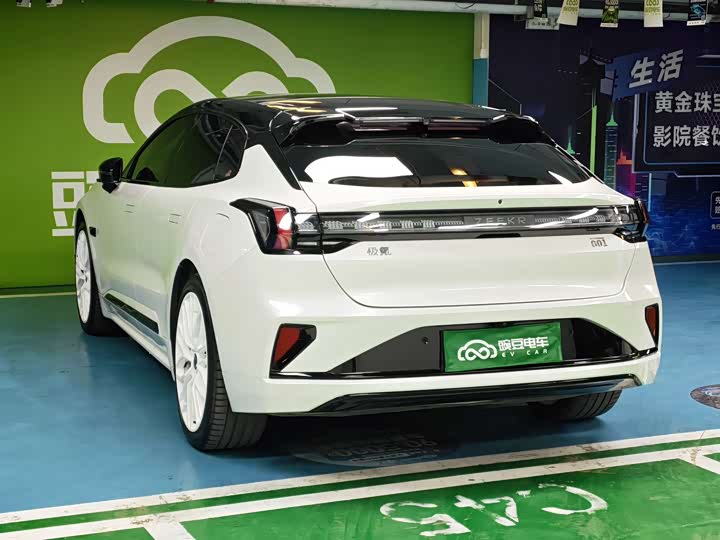 Фото 21 - Zeekr 001