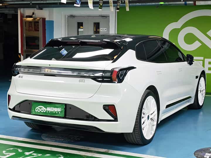 Фото 22 - Zeekr 001