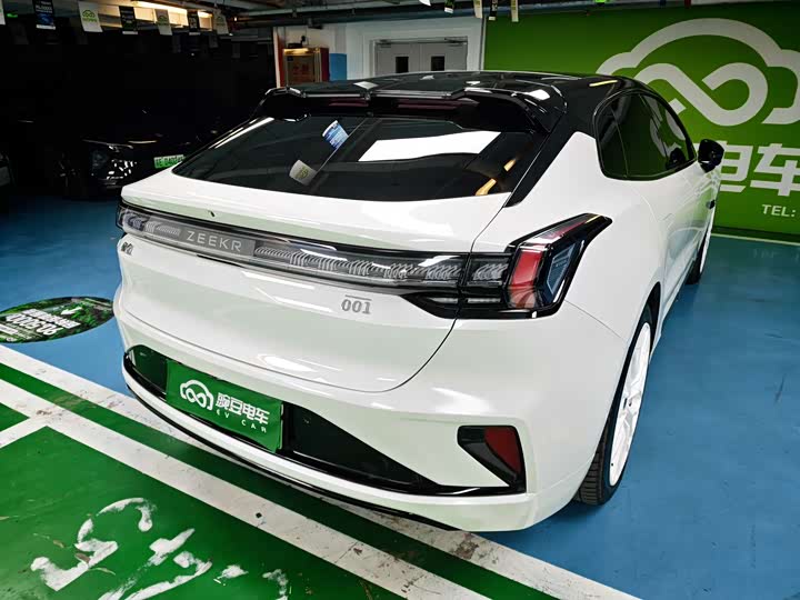 Фото 23 - Zeekr 001