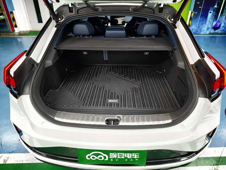 Фото 24 - Zeekr 001