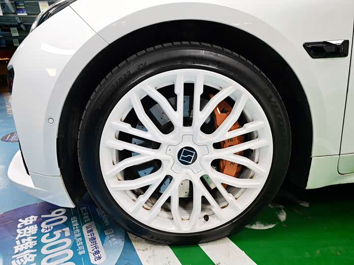 Фото 3 - Zeekr 001