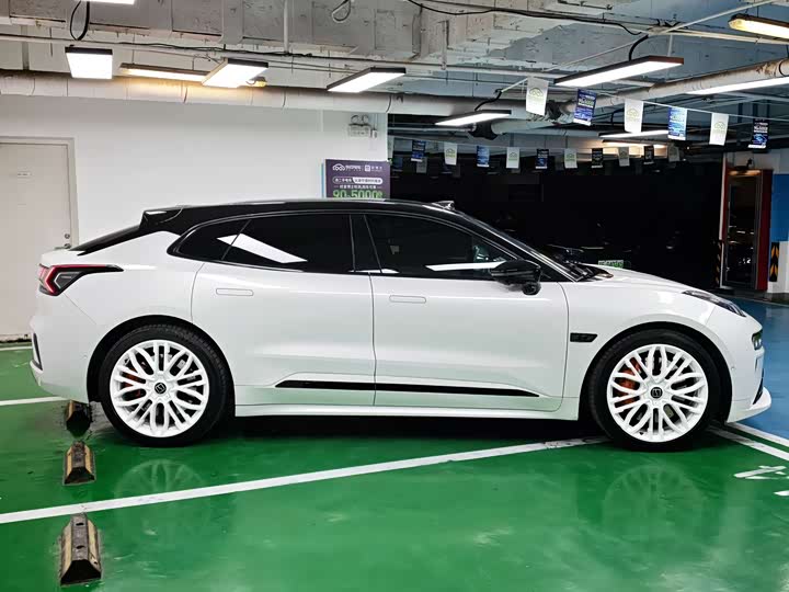 Фото 7 - Zeekr 001