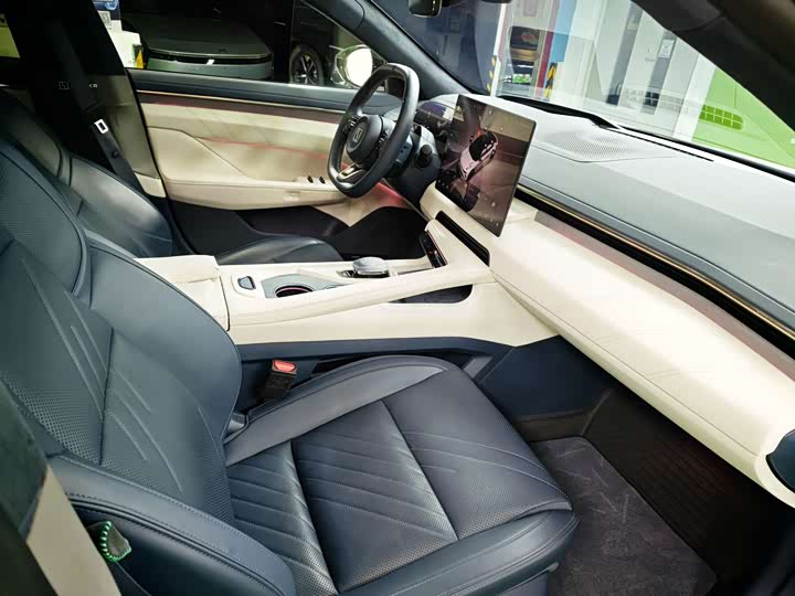 Фото 9 - Zeekr 001