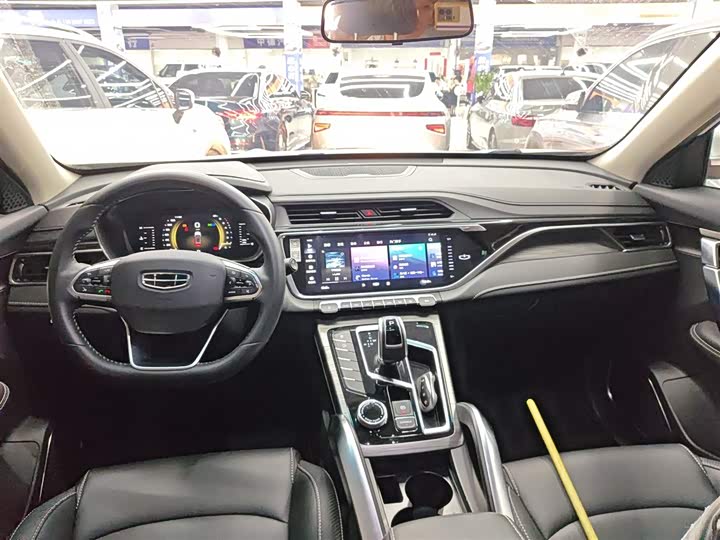 Фото 10 - Geely Atlas