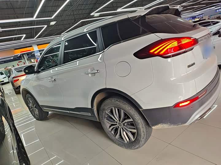 Фото 5 - Geely Atlas