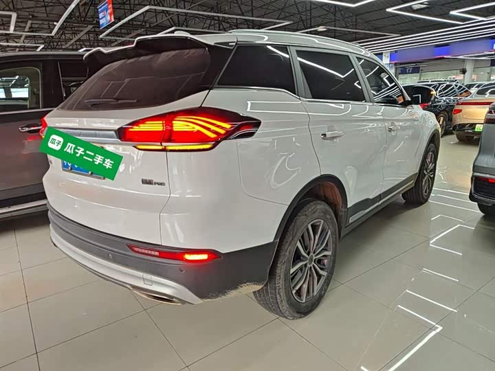 Фото 7 - Geely Atlas