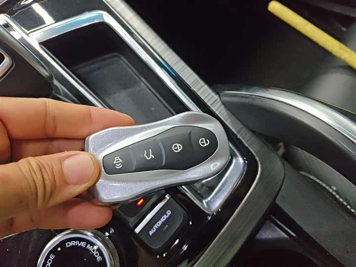 Фото 9 - Geely Atlas