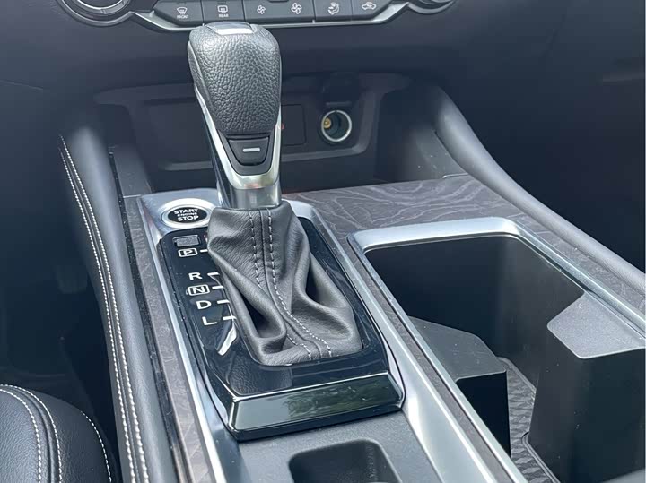 Фото 8 - Nissan Teana