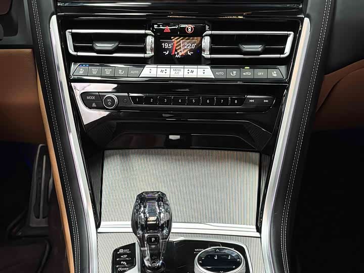 Фото 4 - BMW 8 Series