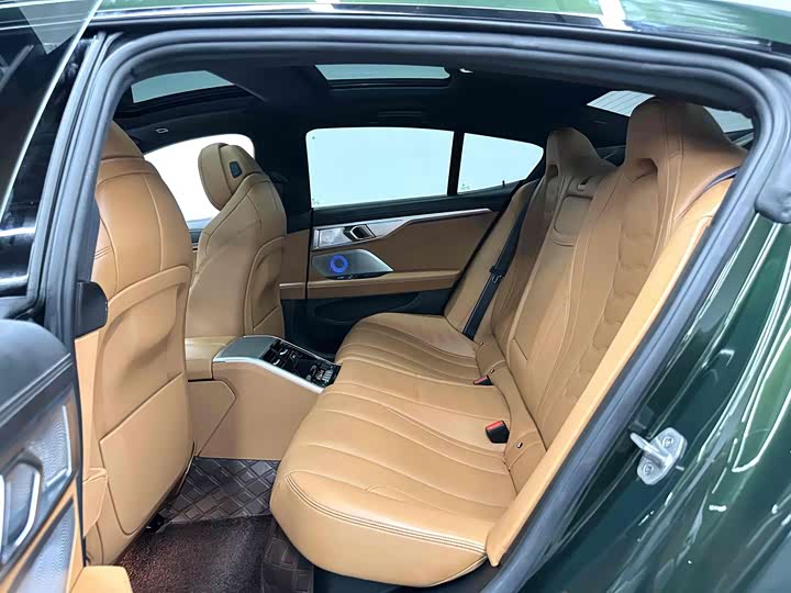 Фото 7 - BMW 8 Series