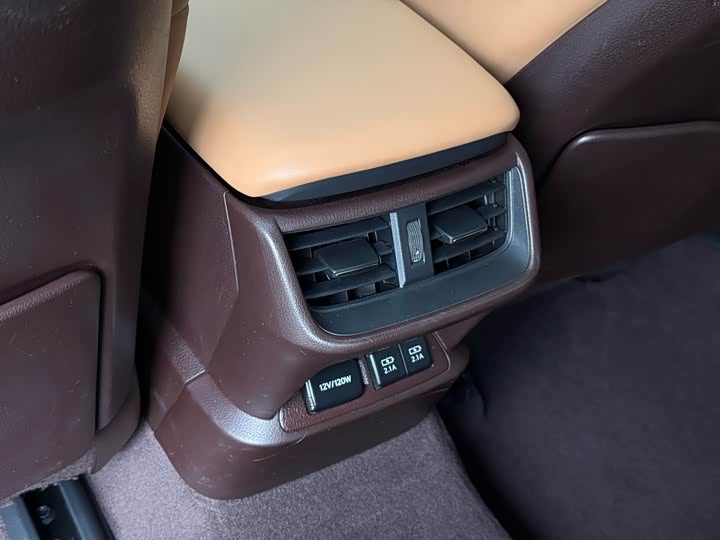 Фото 14 - Lexus ES