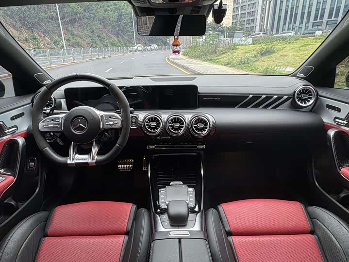 Фото 16 - Mercedes-Benz CLA-Class AMG