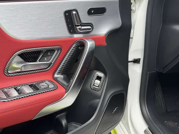 Фото 17 - Mercedes-Benz CLA-Class AMG