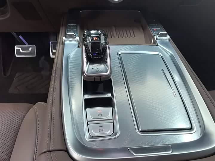 Фото 7 - Tank 700 Hybrid