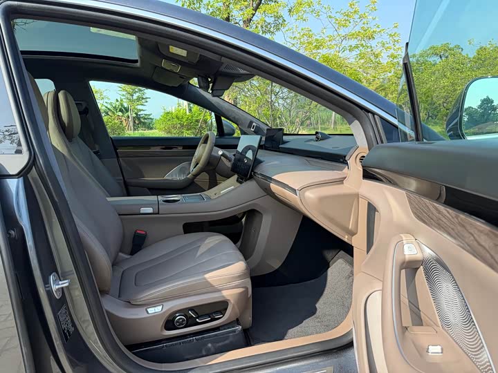 Фото 11 - Luxeed R7