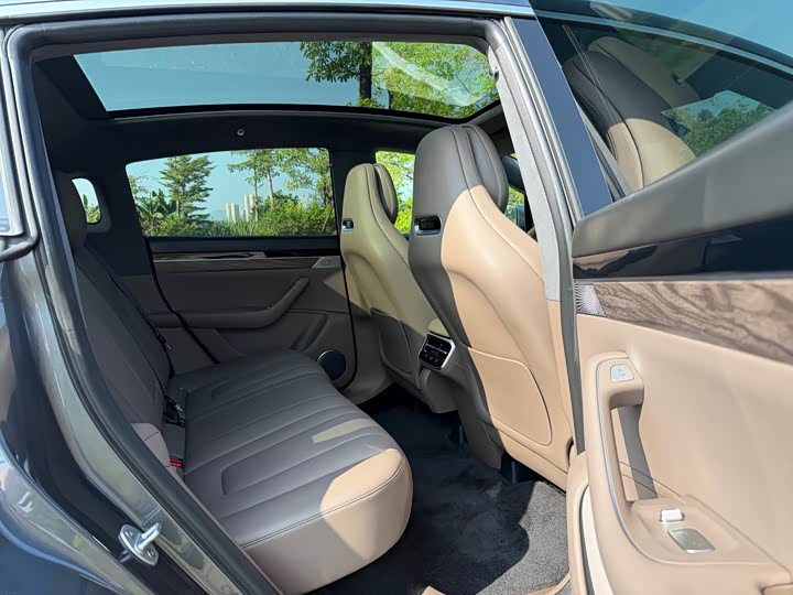 Фото 12 - Luxeed R7