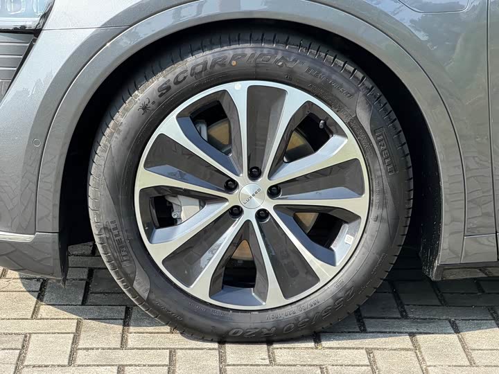 Фото 23 - Luxeed R7