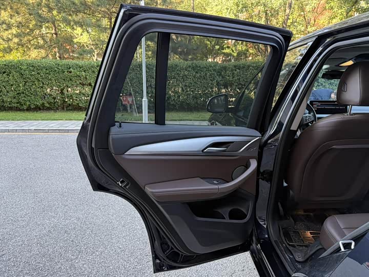 Фото 12 - BMW iX3