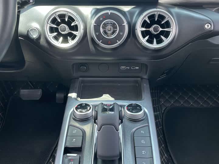 Фото 11 - Tank 300