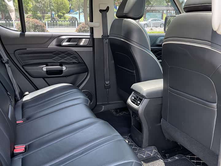 Фото 4 - Tank 300