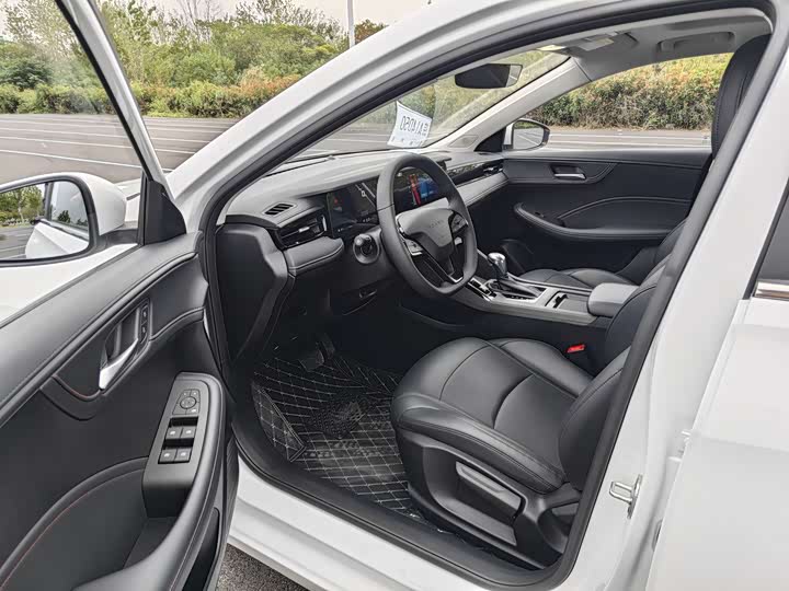 Фото 10 - Roewe i5