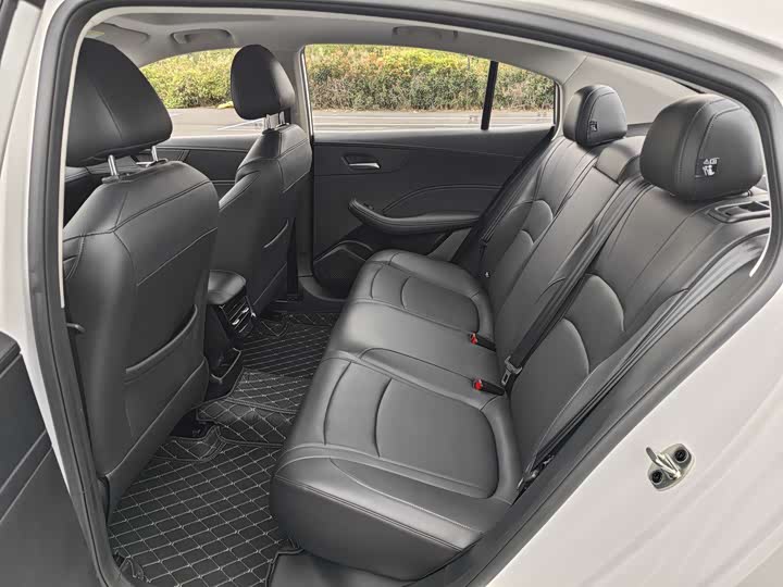 Фото 11 - Roewe i5