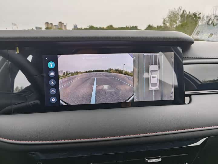 Фото 18 - Roewe i5