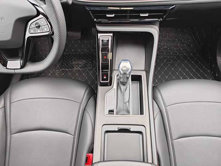 Фото 21 - Roewe i5