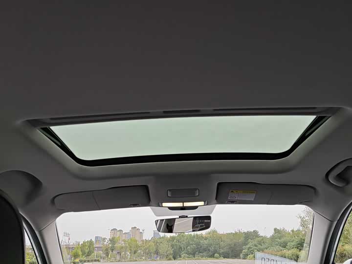 Фото 22 - Roewe i5