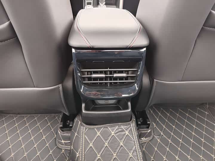 Фото 23 - Roewe i5