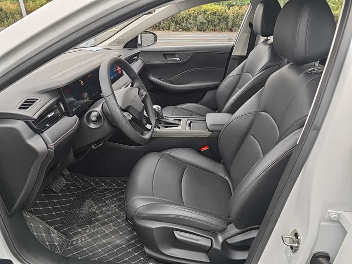 Фото 9 - Roewe i5