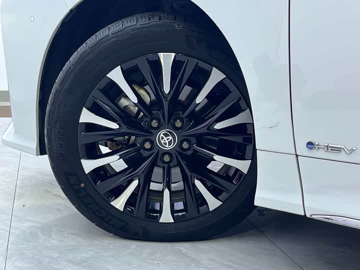 Фото 11 - Toyota Alphard