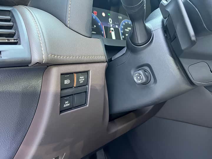 Фото 18 - Toyota Alphard