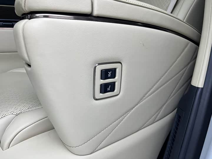 Фото 24 - Toyota Alphard