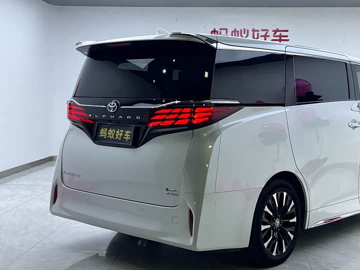 Фото 9 - Toyota Alphard