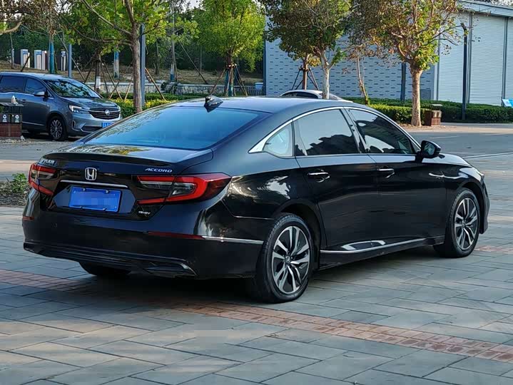 Фото 4 - Honda Accord