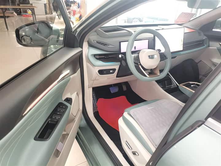 Фото 16 - Geely Geometry G6