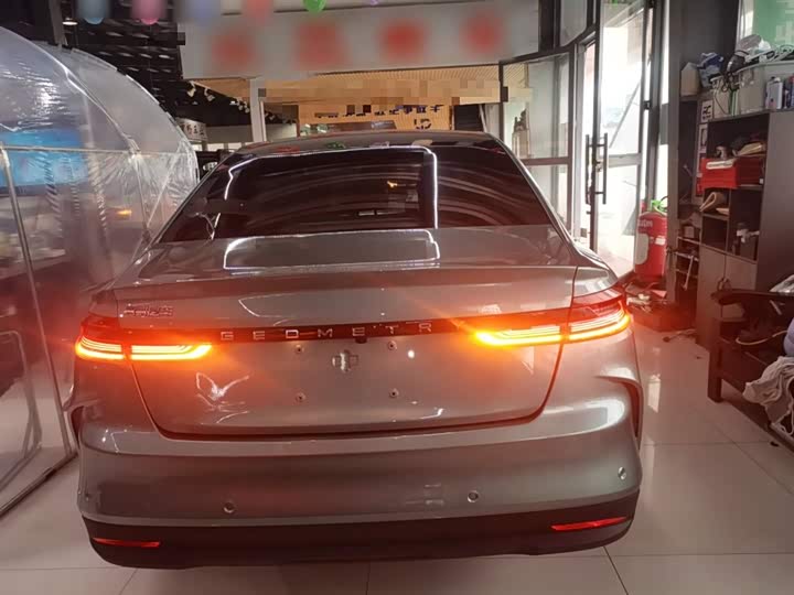 Фото 6 - Geely Geometry G6