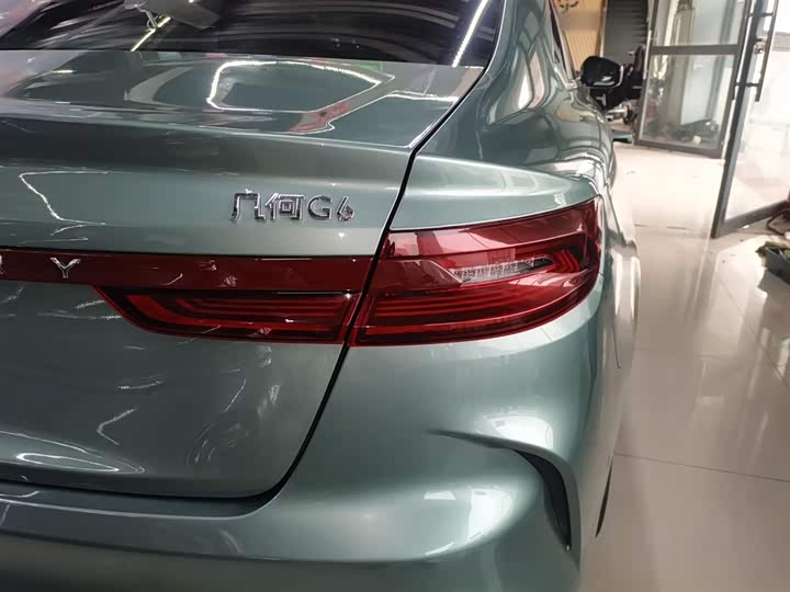 Фото 8 - Geely Geometry G6