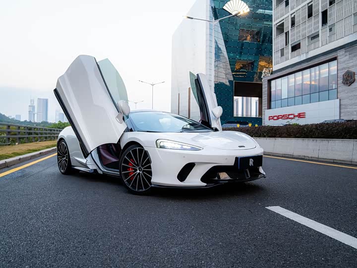 Фото 1 - McLaren GT