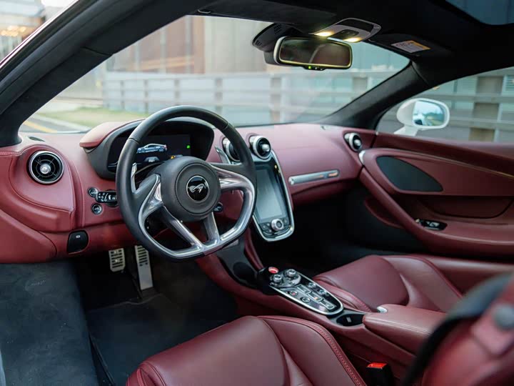 Фото 17 - McLaren GT