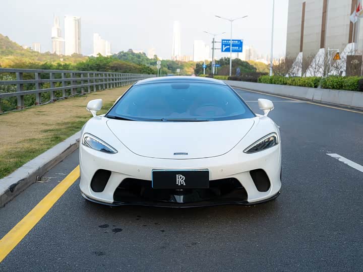 Фото 2 - McLaren GT